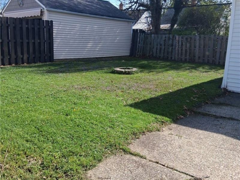 388 E 330th Street, Willowick, OH 44095 Photo 4