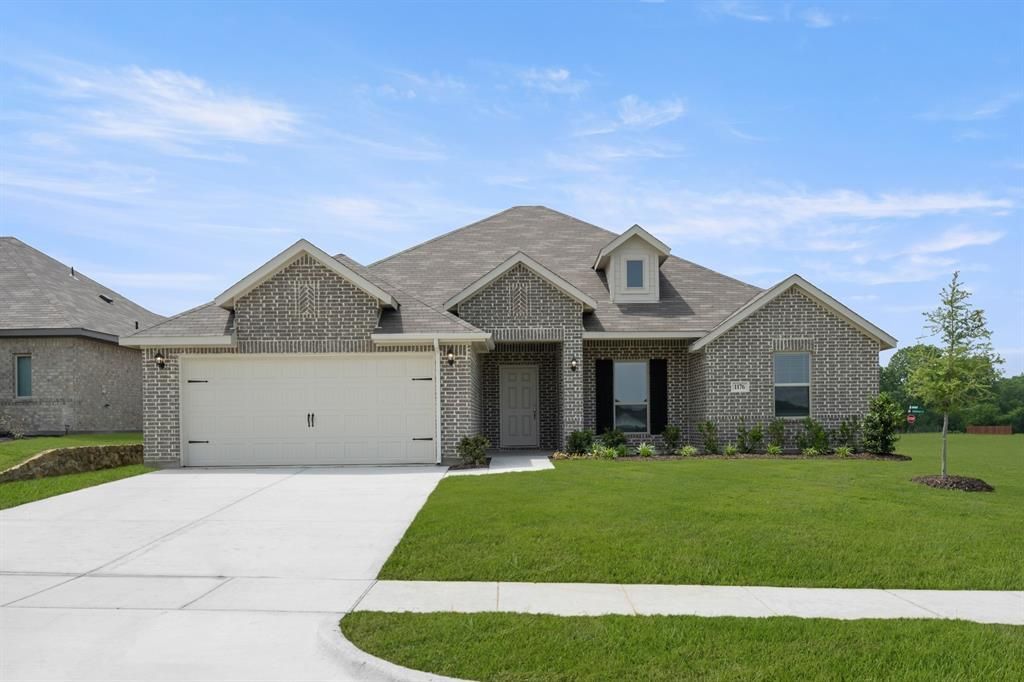 1176 Oak Spring Drive, Burleson, TX 76028 Main Photo