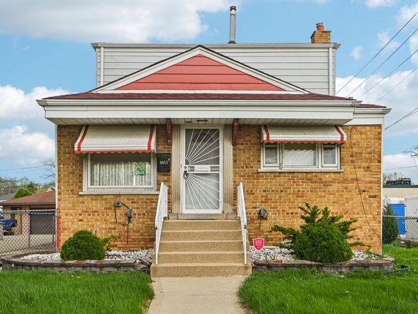 8853 S Troy Avenue , Evergreen Park, IL 60805