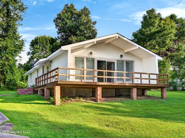 1129 E Lakeshore Drive, Carriere, MS 39426