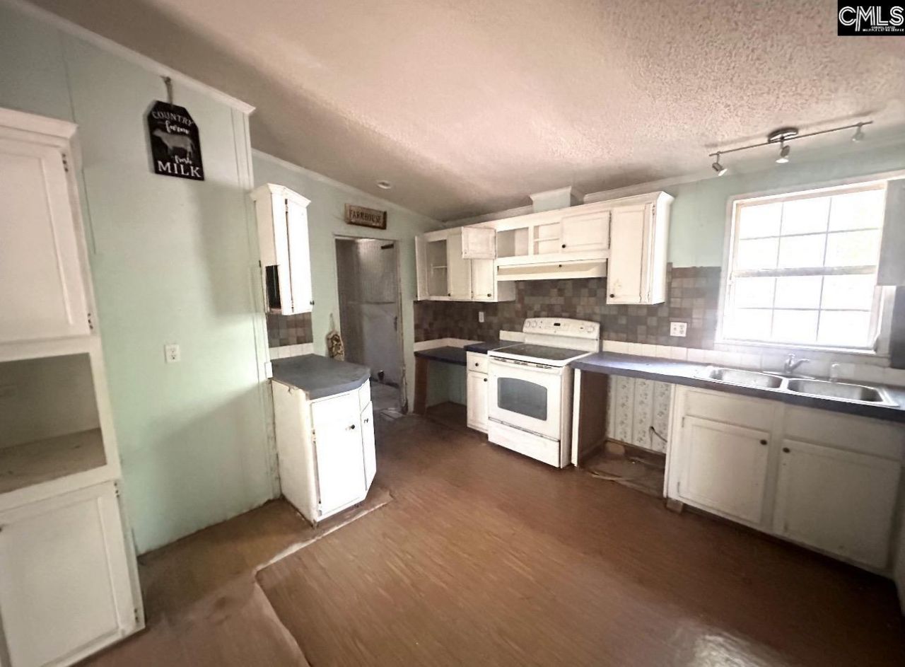 100 Millwood Drive  Photo 5