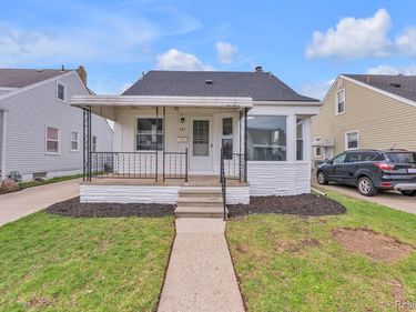 437 Mayflower Avenue, Lincoln Park, MI 48146