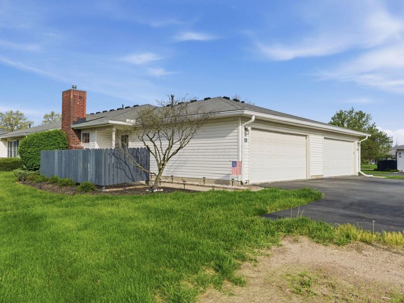 640 Lazelle Road , Columbus, OH 43240 Photo 2