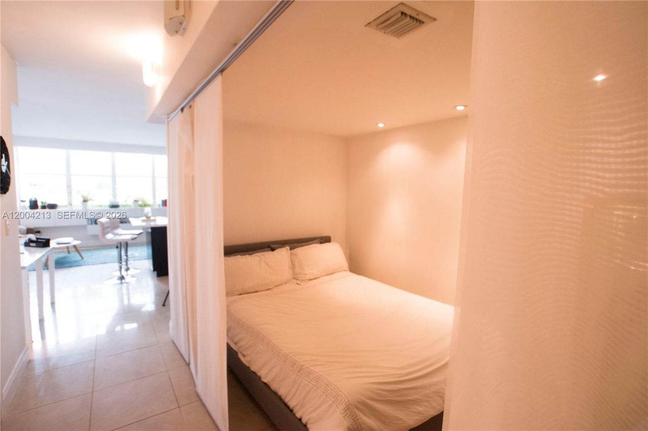 801 Brickell Bay Dr, Unit 363, Miami, FL 33131 Photo