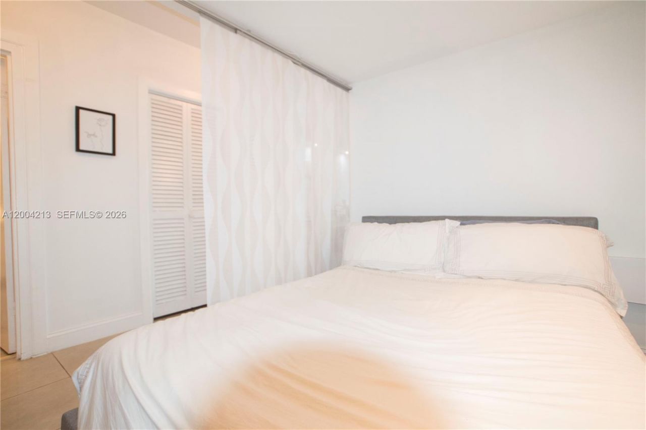 801 Brickell Bay Dr, Unit 363, Miami, FL 33131 Photo