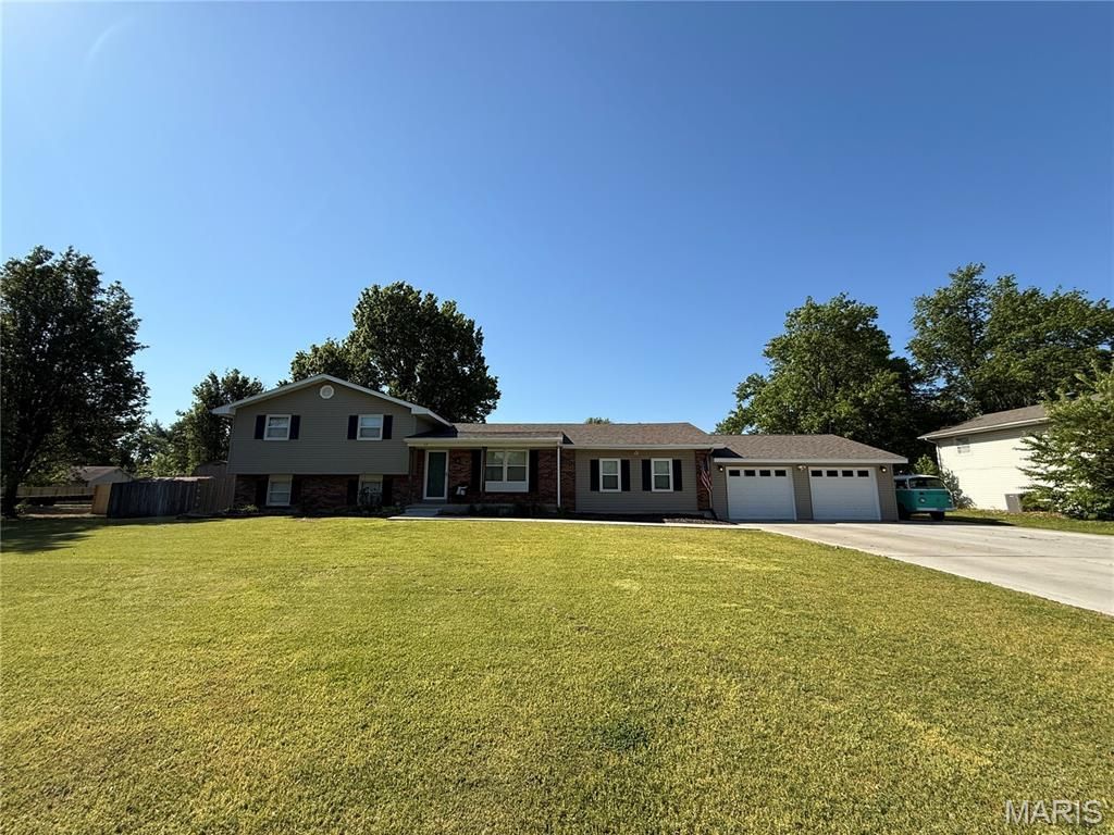 113 Holmes Dr , Sikeston, MO 63801 Main Photo