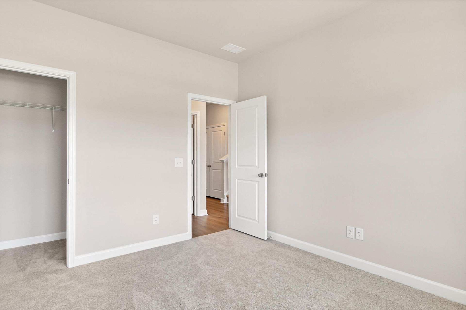 1053 Dusk Drive Photo 4