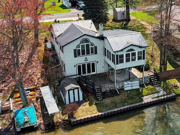 2662 Lakeside Drive, Stanton, MI 48888