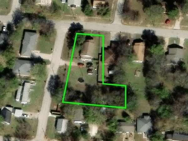 702 NE 2nd Avenue , Ardmore, OK 73401