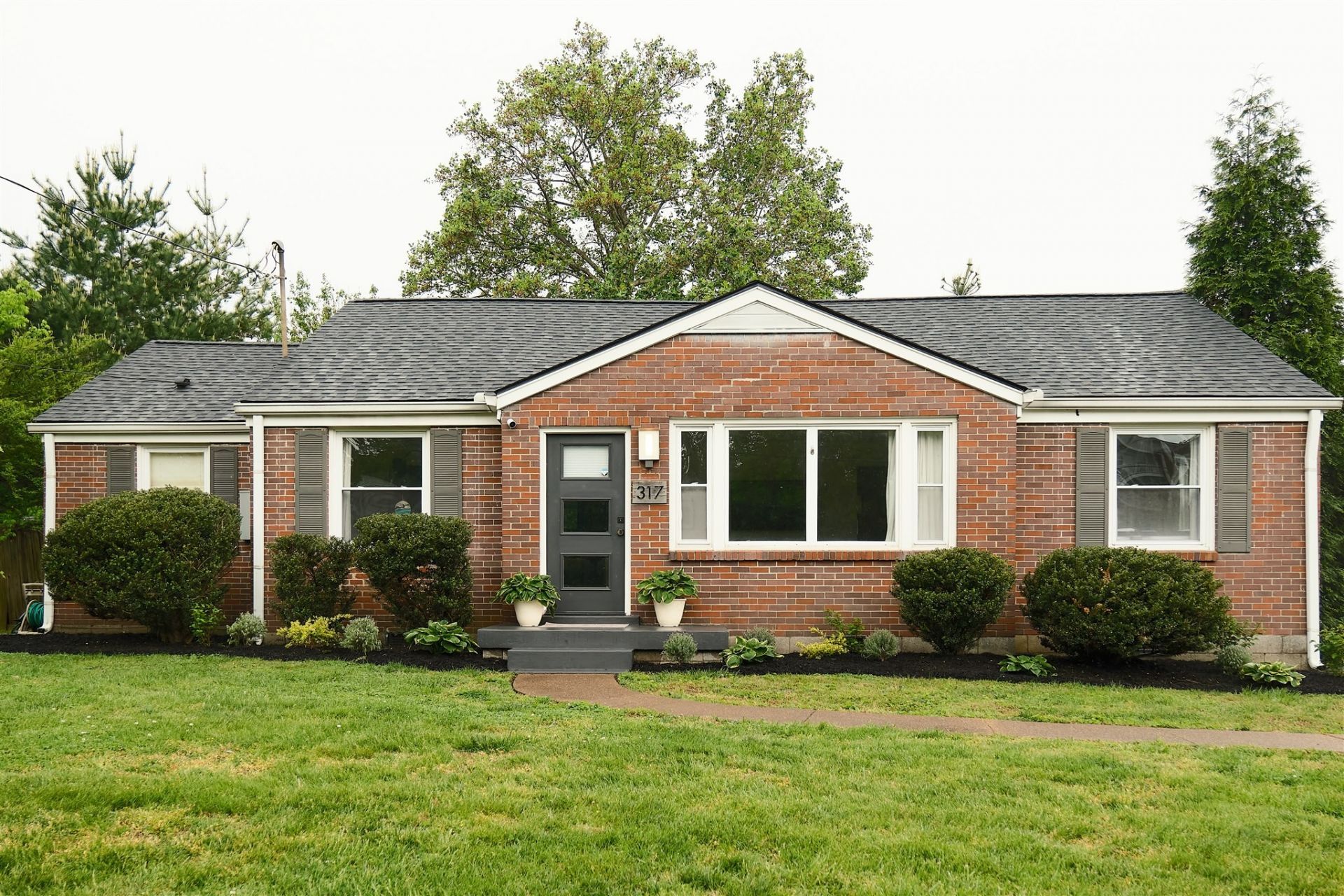 317 Pioneer Ln, Nashville, TN 37206 Main Photo
