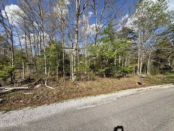 1001 Geronimo Lane, Crossville, TN 38572