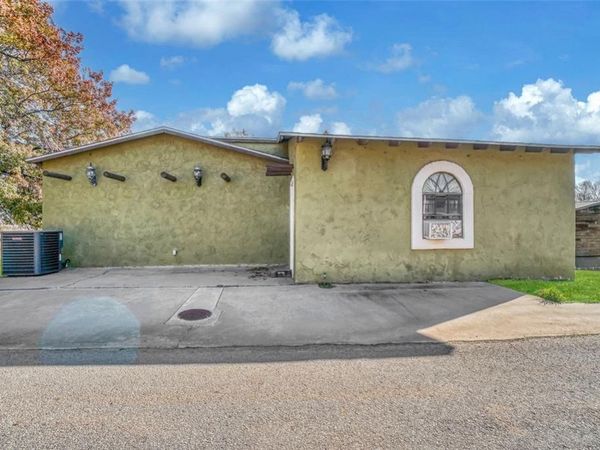 51 Hicks Mountain RD Road, Lone Wolf, OK 73655