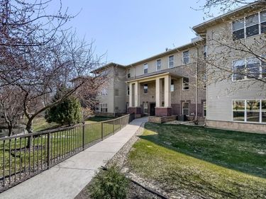 9225 Medicine Lake Road, Unit 212B, Golden Valley, MN 55427