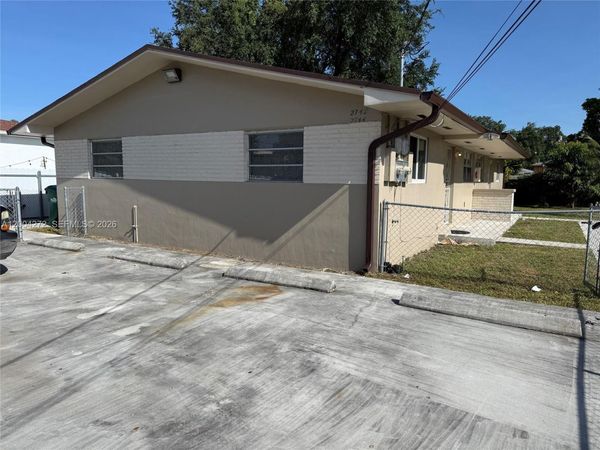 2742 NW 49th St, Unit 2742, Miami, FL 33142