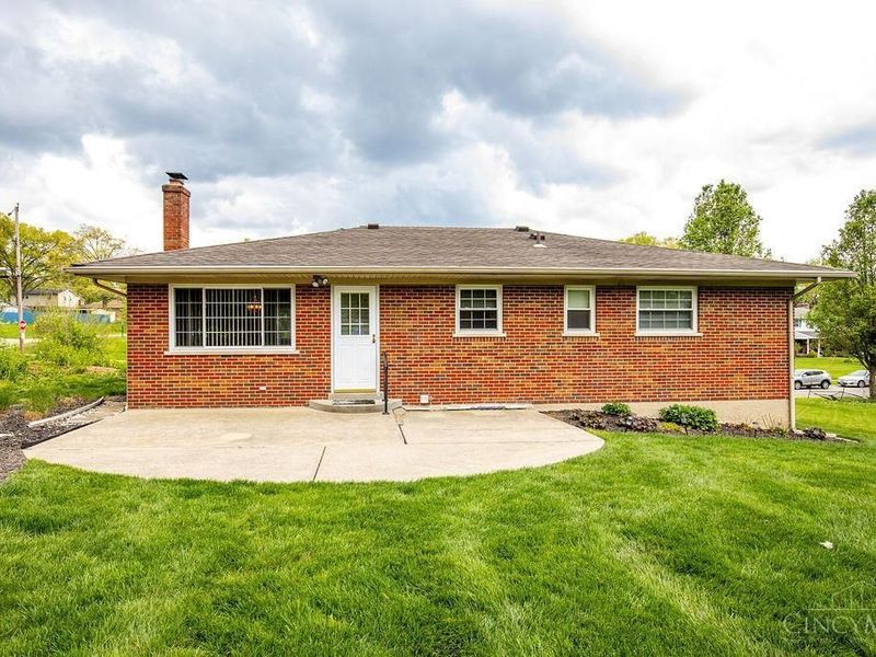 6268 Sharlene Drive, Green Township, OH 45248 Photo 8