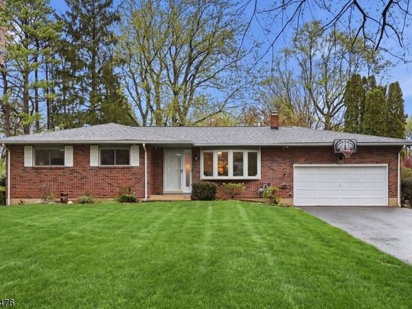 52 Smithtown Rd, Mount Olive, NJ 07828