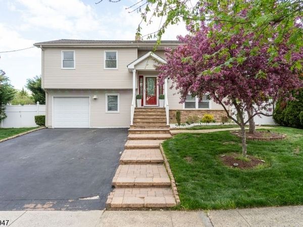 14 Hopatcong Dr, Lawrence, NJ 08648