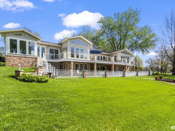 769 Pecan Point Road, Petersburg, IL 62675