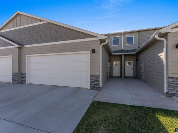 5515 S Huntwood Ave, Sioux Falls, SD 57108