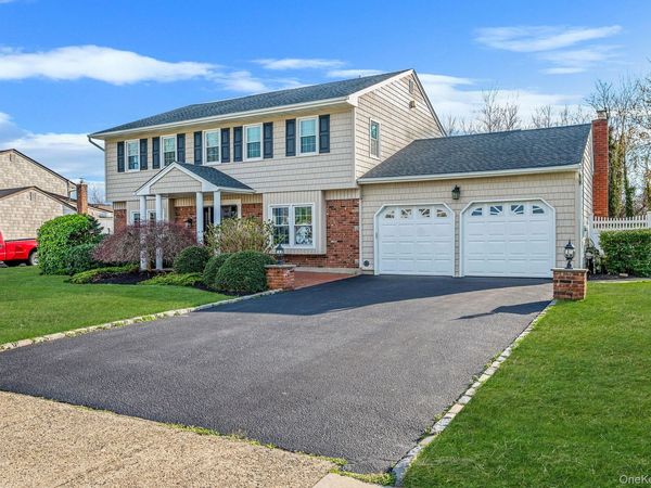 128 Pace Drive S, West Islip, NY 11795