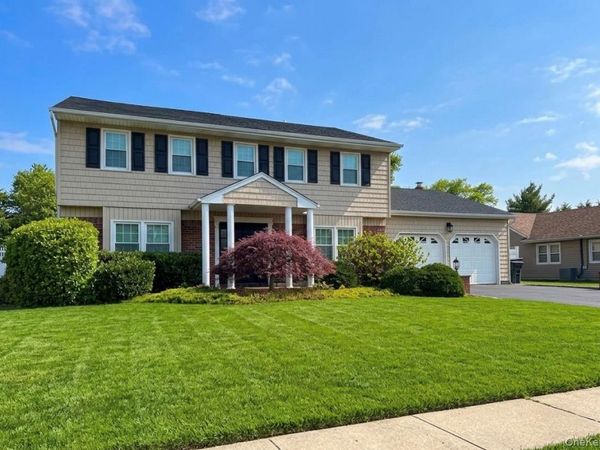 128 Pace Drive S, West Islip, NY 11795