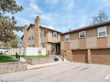 21214 W Glen Haven Circle W, Novi, MI 48167
