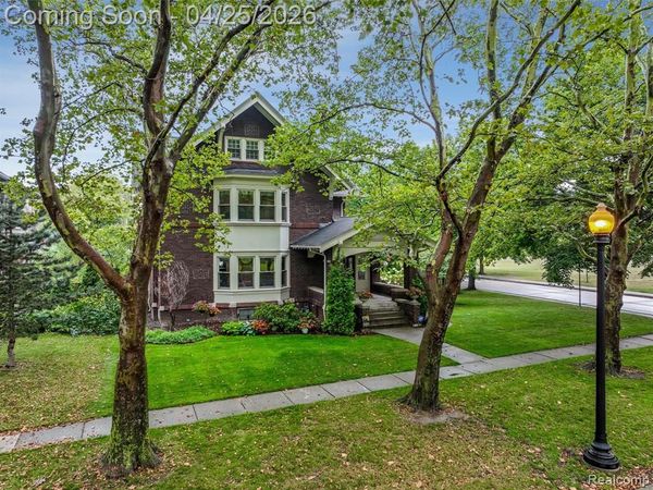 658 Pallister, Detroit, MI 48202