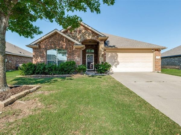 203 Commonwealth Circle, Waxahachie, TX 75165