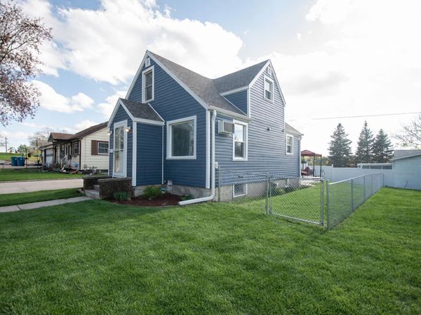 813 S Jefferson Avenue , Dixon, IL 61021