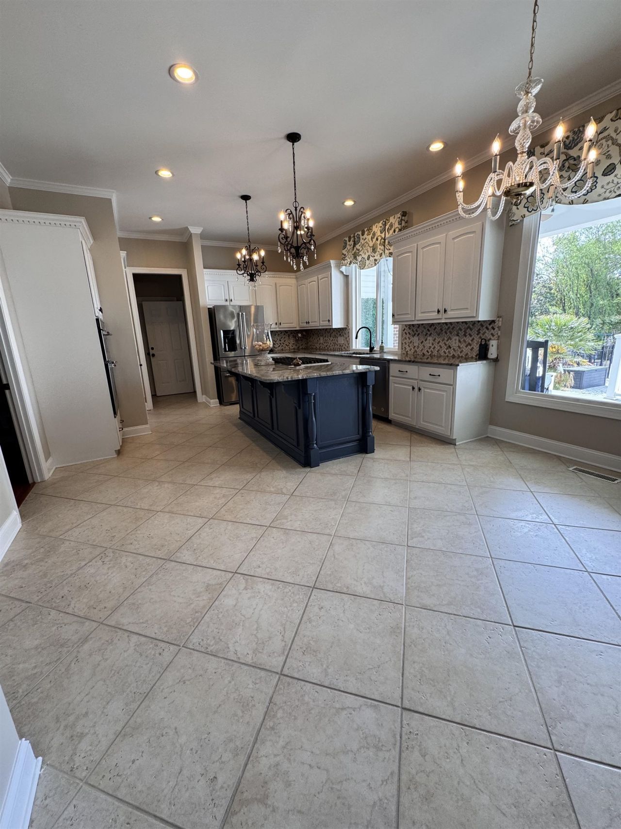 3771 Waterford Dr.  Photo 6