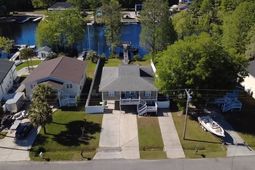 5884 Rosewood Dr. photo 4