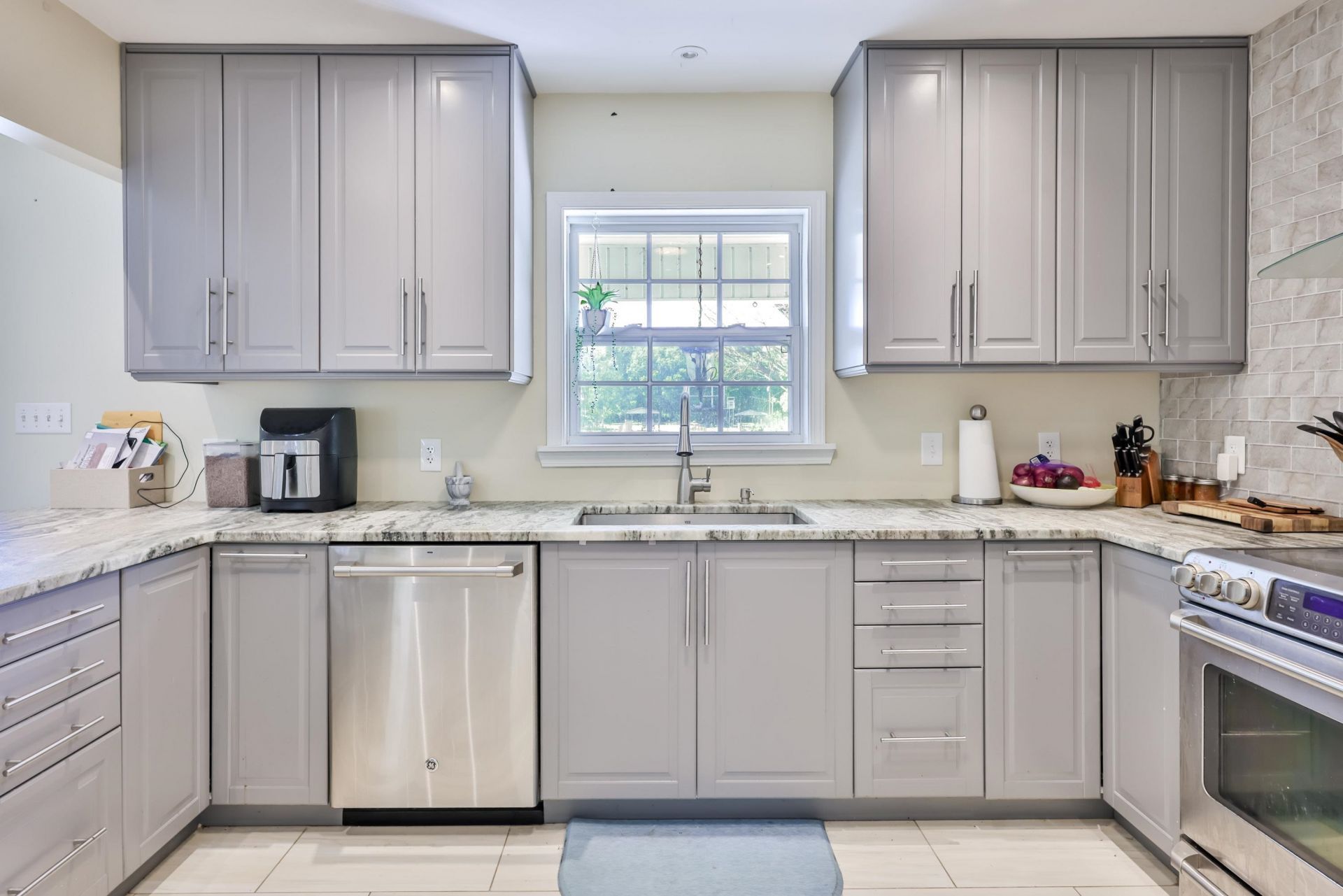 5884 Rosewood Dr. Photo 7