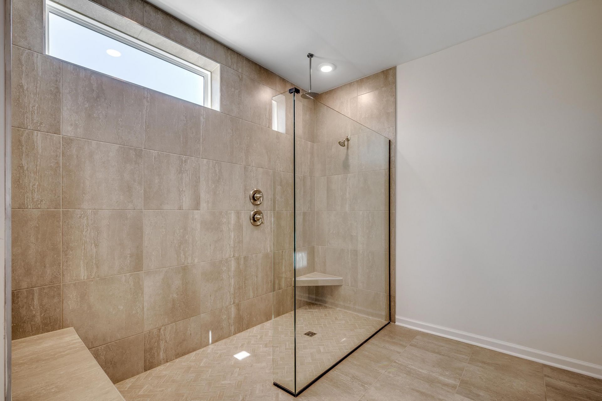 3044 Claredon St  Photo 11