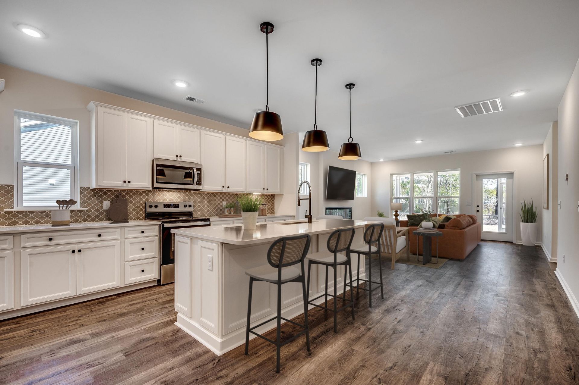 3044 Claredon St  Photo 6