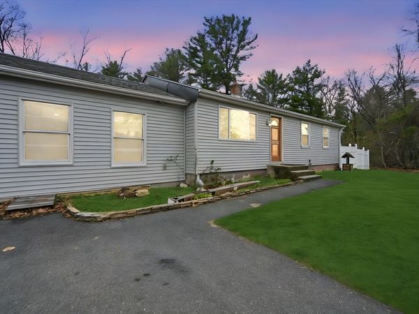 71 Sun Valley Rd, Holyoke, MA 01040