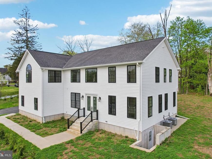 2627 County Line Rd, Chalfont, PA 18914 Main Photo