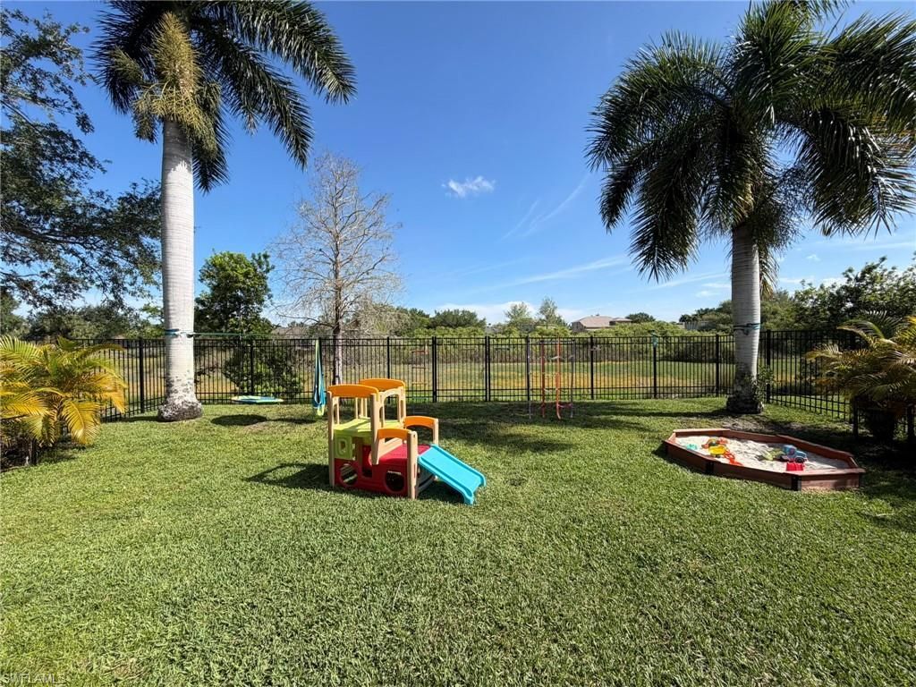 8860 Fawn Ridge Dr, Fort Myers, FL 33912 Photo