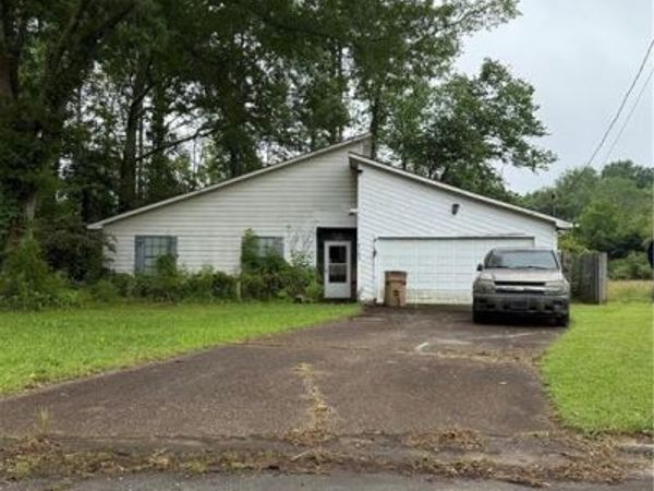 7103 Apache Lane , Riverdale, GA 30274