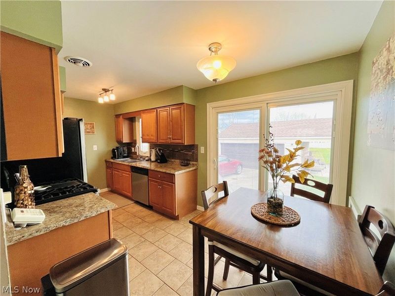 15546 Hummel Road, Brook Park, OH 44142 Photo 6