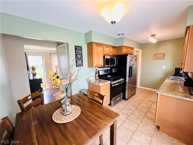 15546 Hummel Road, Brook Park, OH 44142 Photo 7