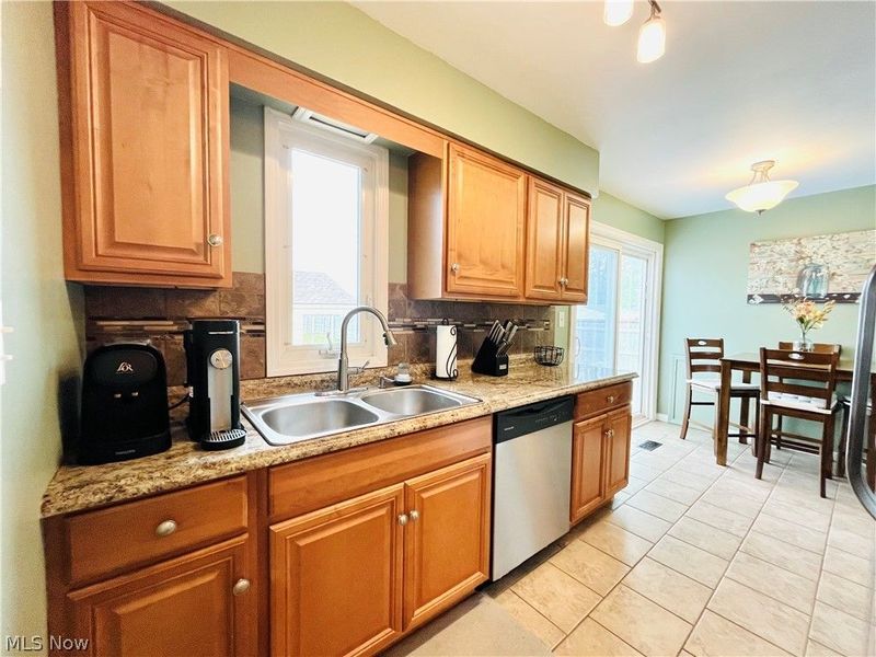 15546 Hummel Road, Brook Park, OH 44142 Photo 8