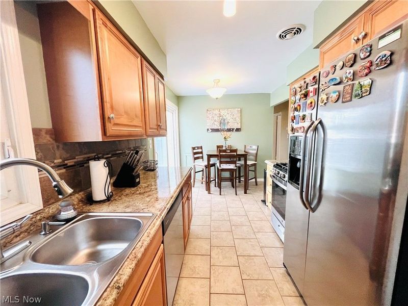 15546 Hummel Road, Brook Park, OH 44142 Photo 9