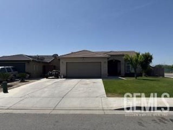 303 Vancluse Bay Drive, Bakersfield, CA 93307