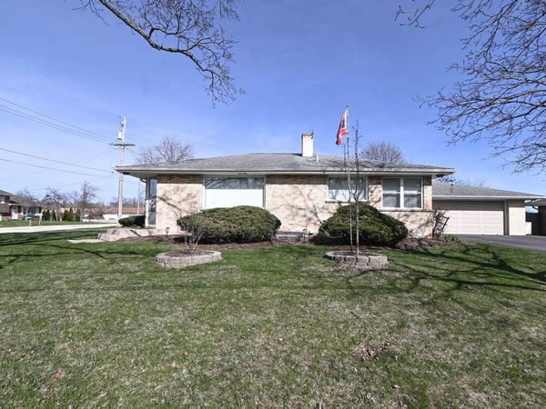 3877 Grandview Avenue , Gurnee, IL 60031