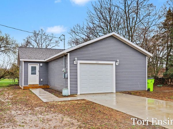 1111 E Pearl Street, Greenville, MI 48838