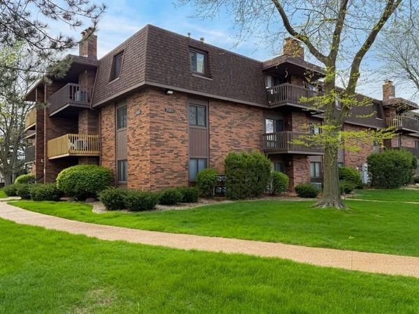 2003 45th Court , Unit 207, Highland, IN 46322