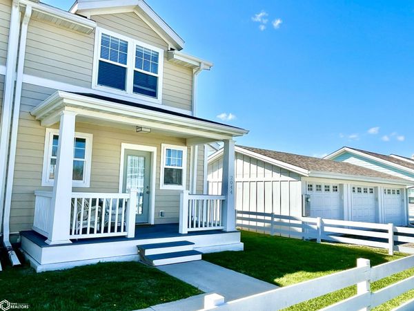 2044 Garnet Lane, Fairfield, IA 52556