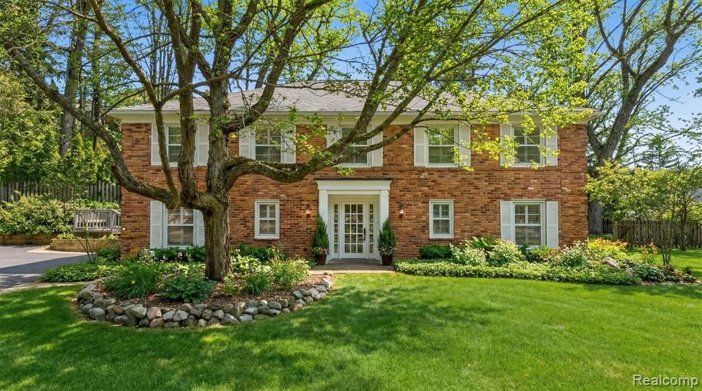 5067 Van Ness Drive, Bloomfield Hills, MI 48302 Main Photo