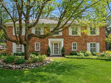 5067 Van Ness Drive, Bloomfield Hills, MI 48302