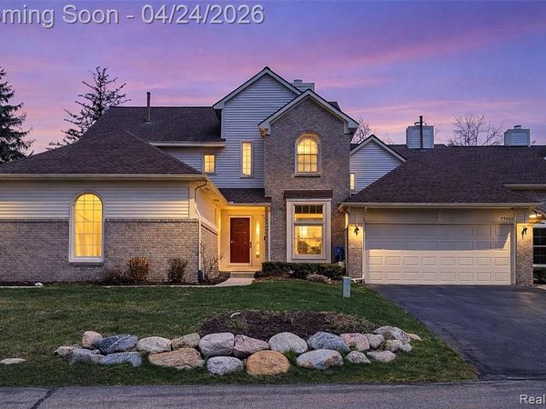 43470 Algonquin Drive, Novi, MI 48375